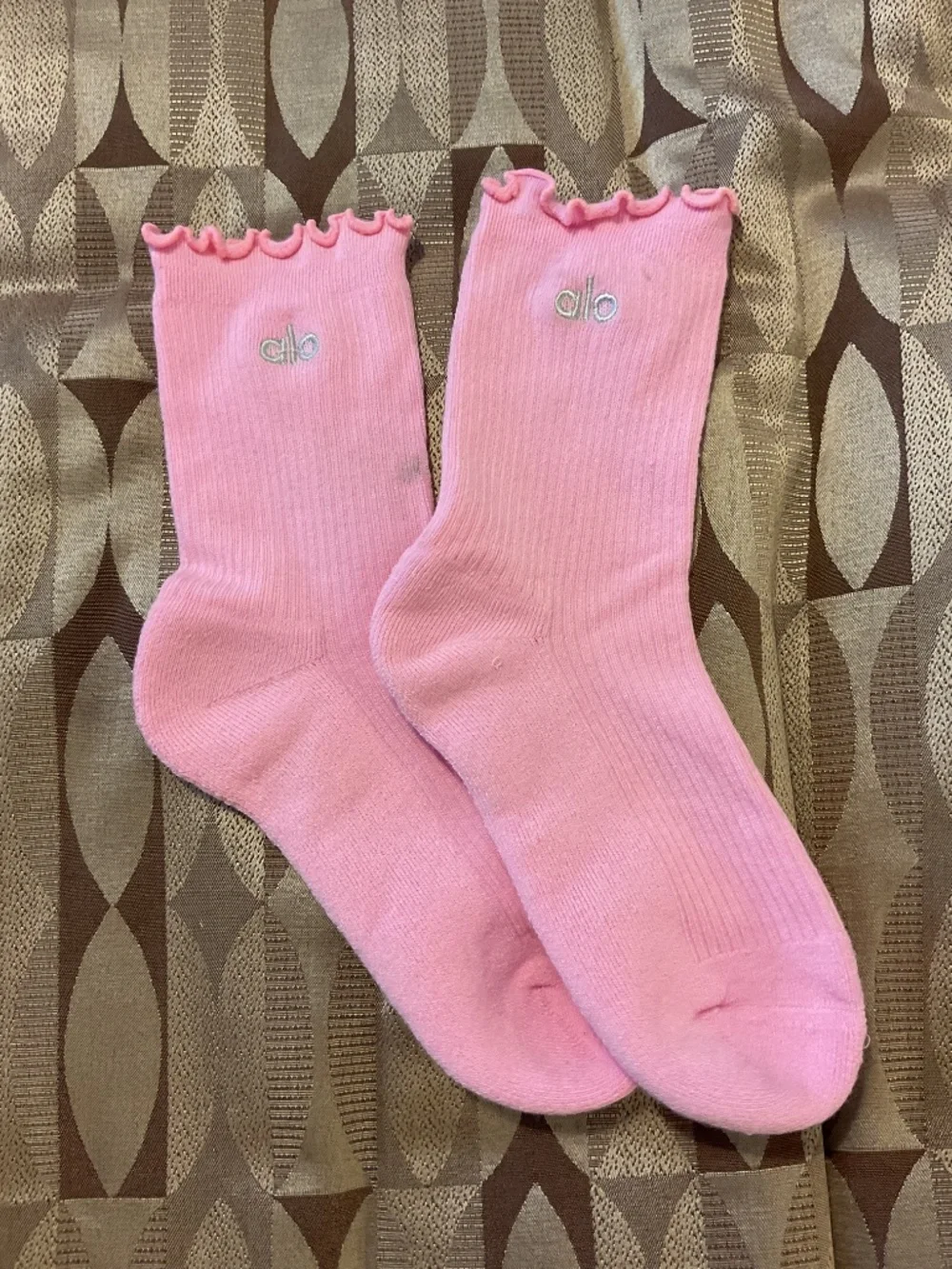 Alo women’s lettuce edge socks new pink m/l tennis gym athletic